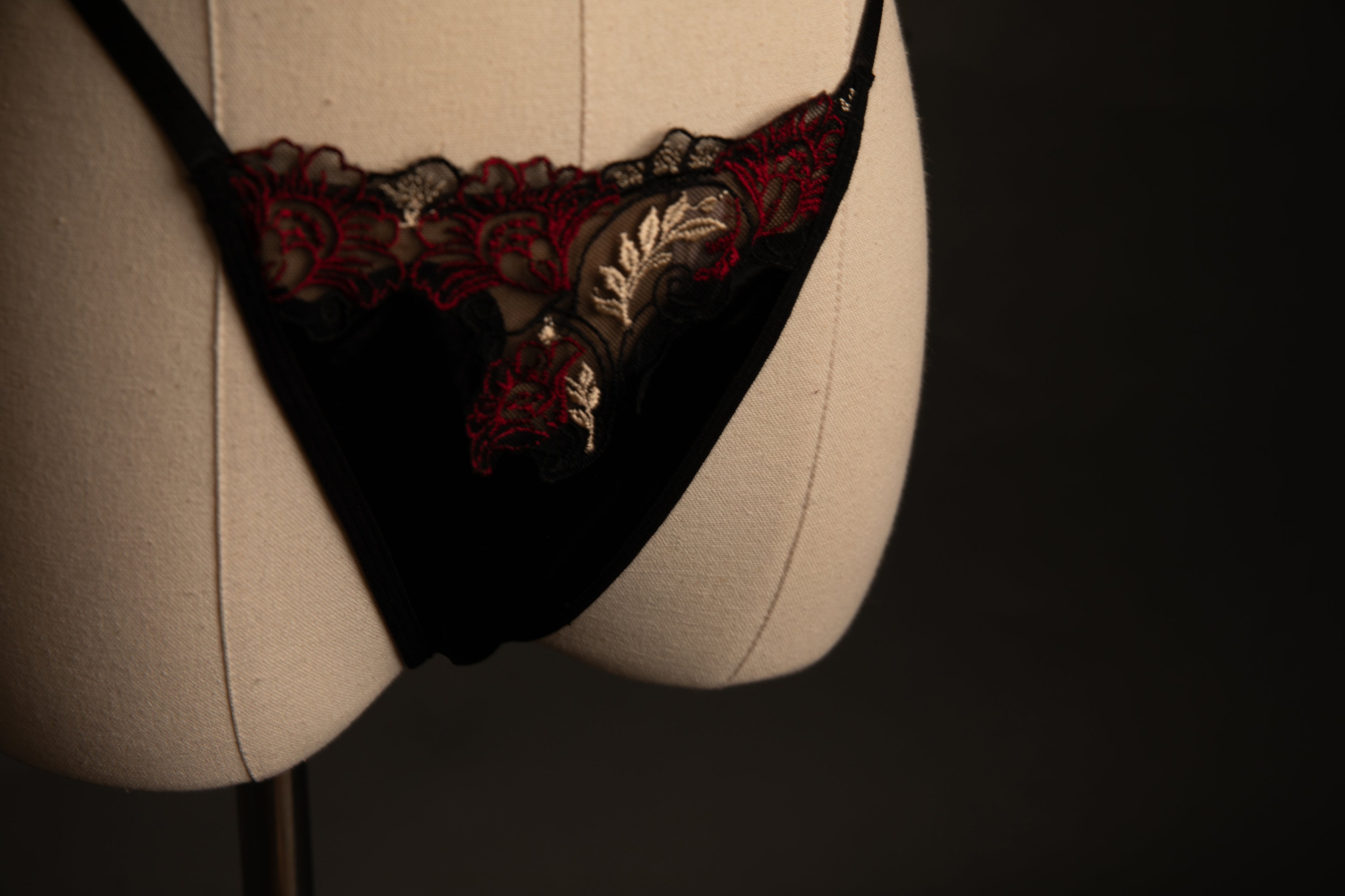 Esmeralda Garter Set in Black