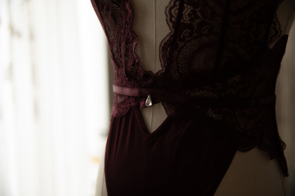Sadie Plunge Teddy in Burgundy