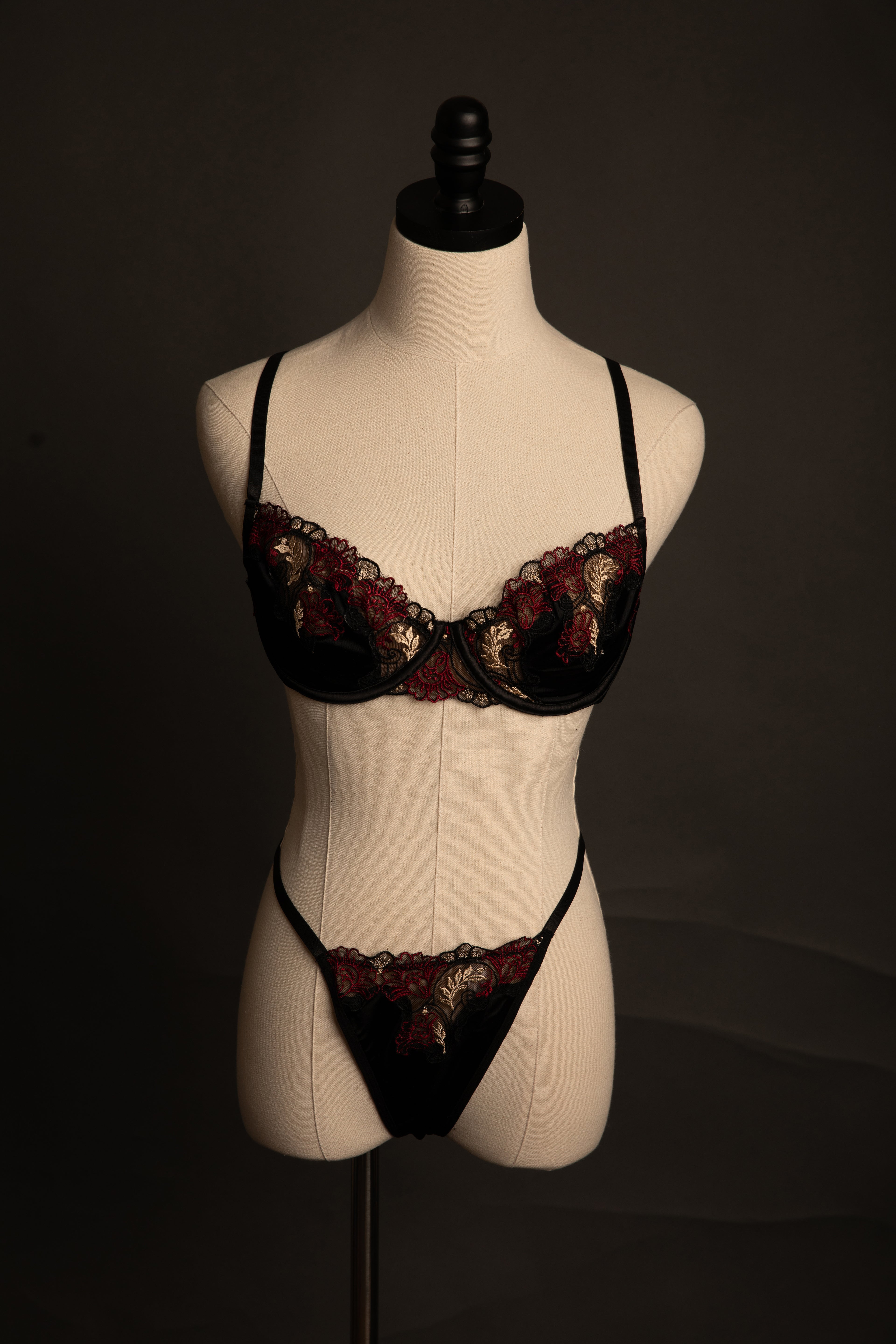 Esmeralda Garter Set in Black