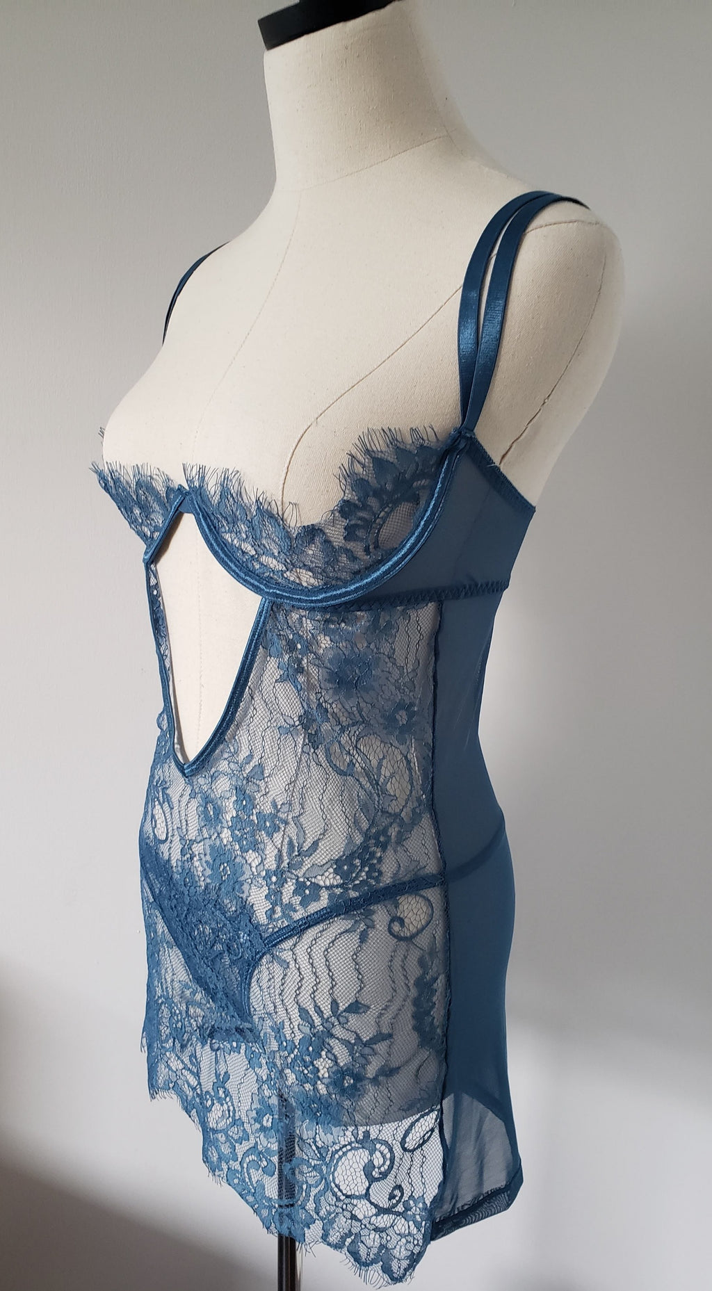 Teal Lace Shelf Set image 1
