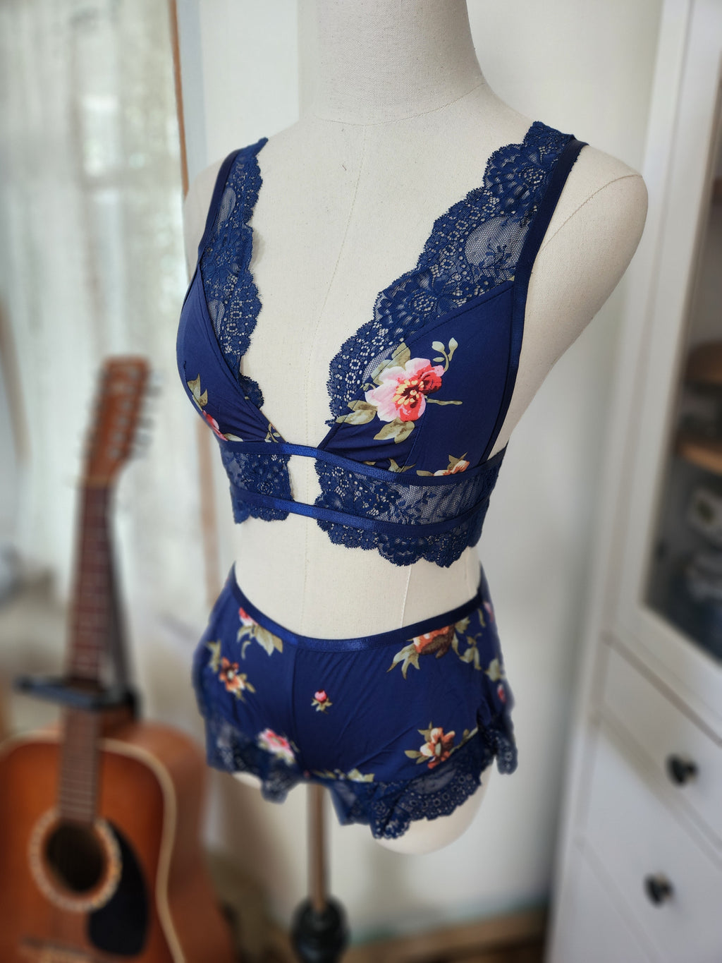 Naeva Bralette Set in Navy Floral image 3