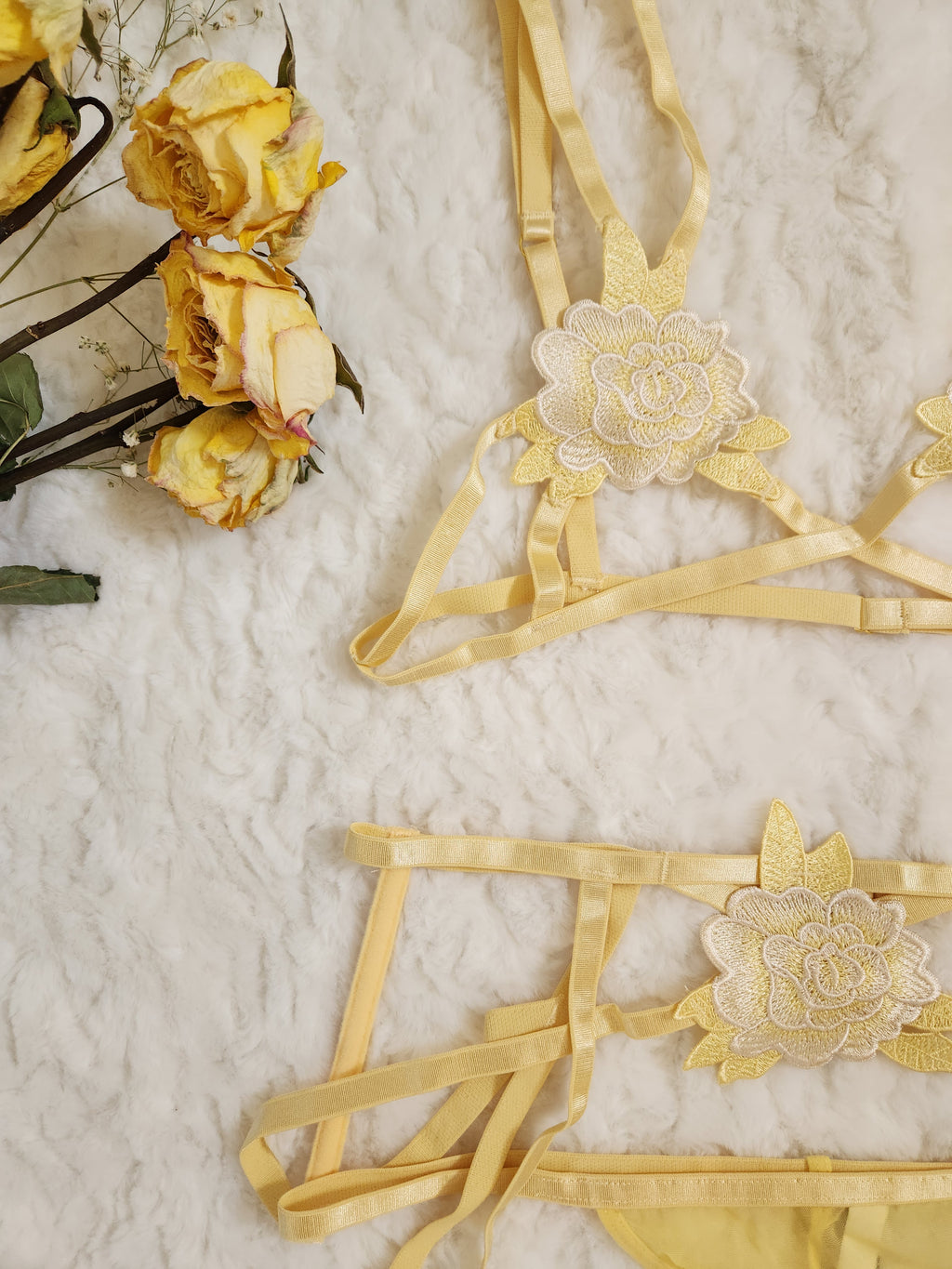 Daffney Garter Set in Buttercup image 0