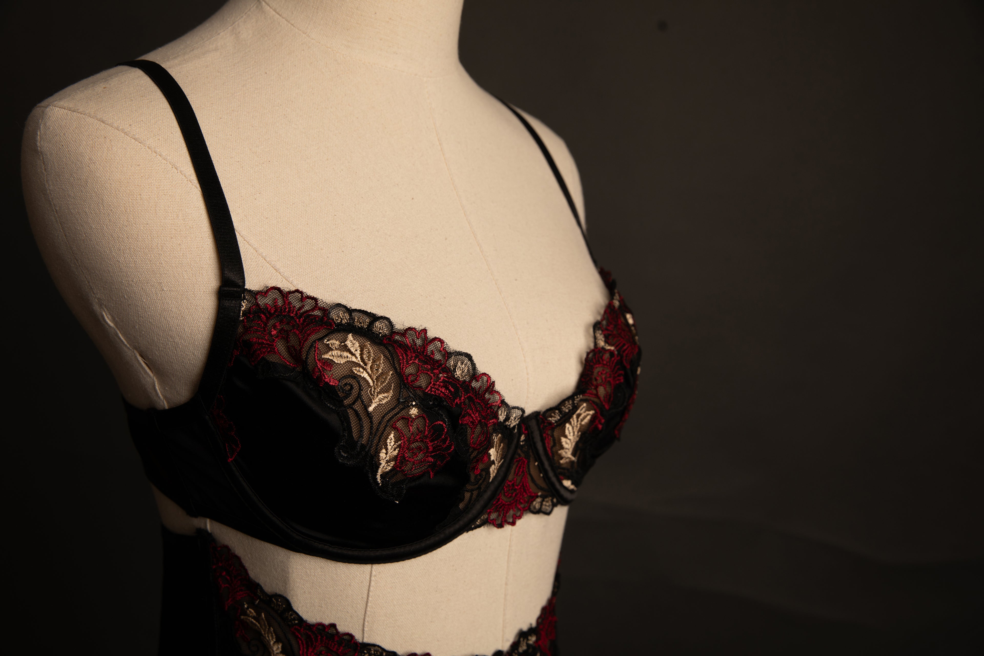 Esmeralda Garter Set in Black