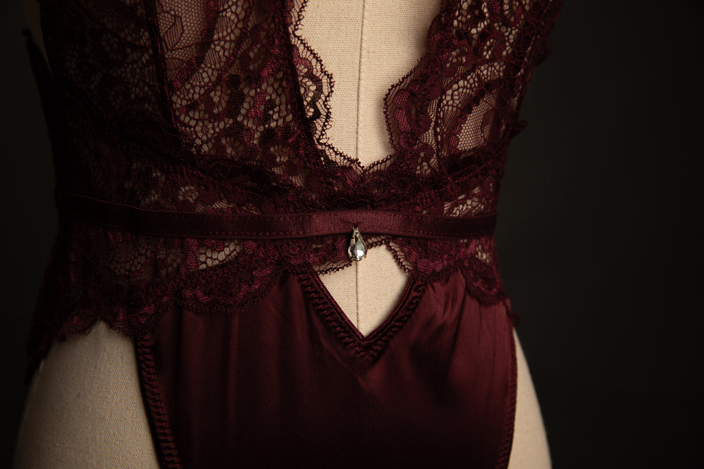 Sadie Plunge Teddy in Burgundy