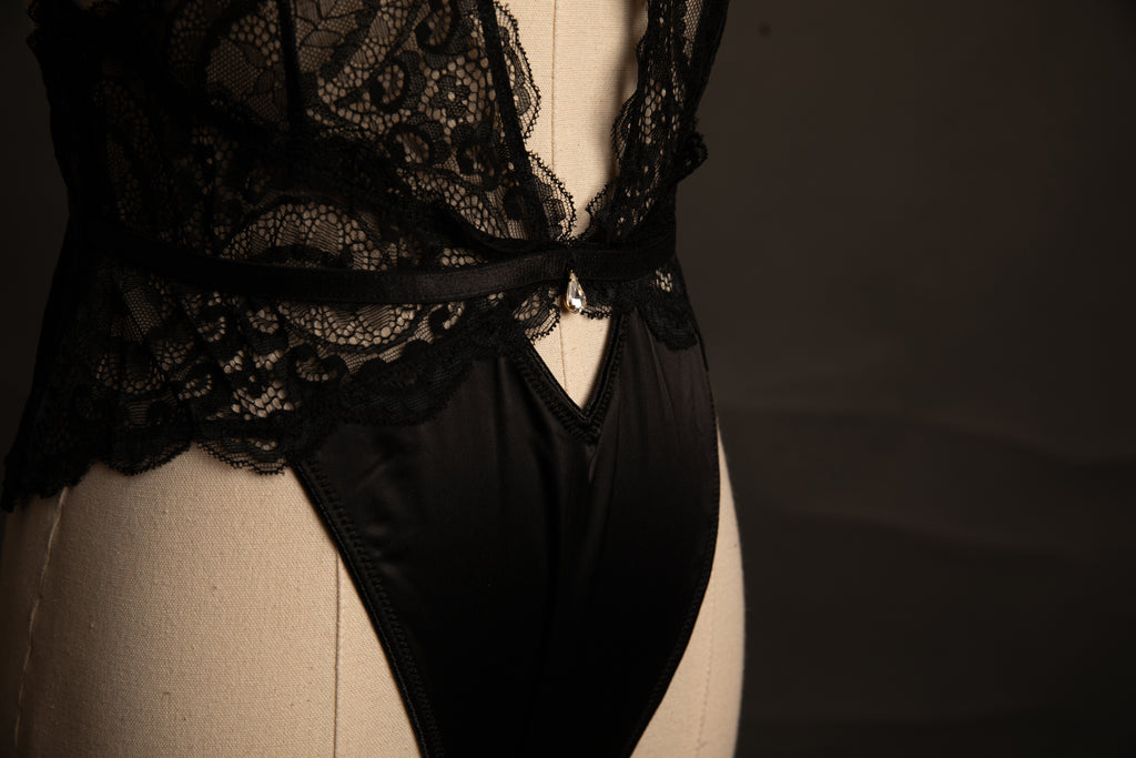 Sadie Plunge Teddy in Black