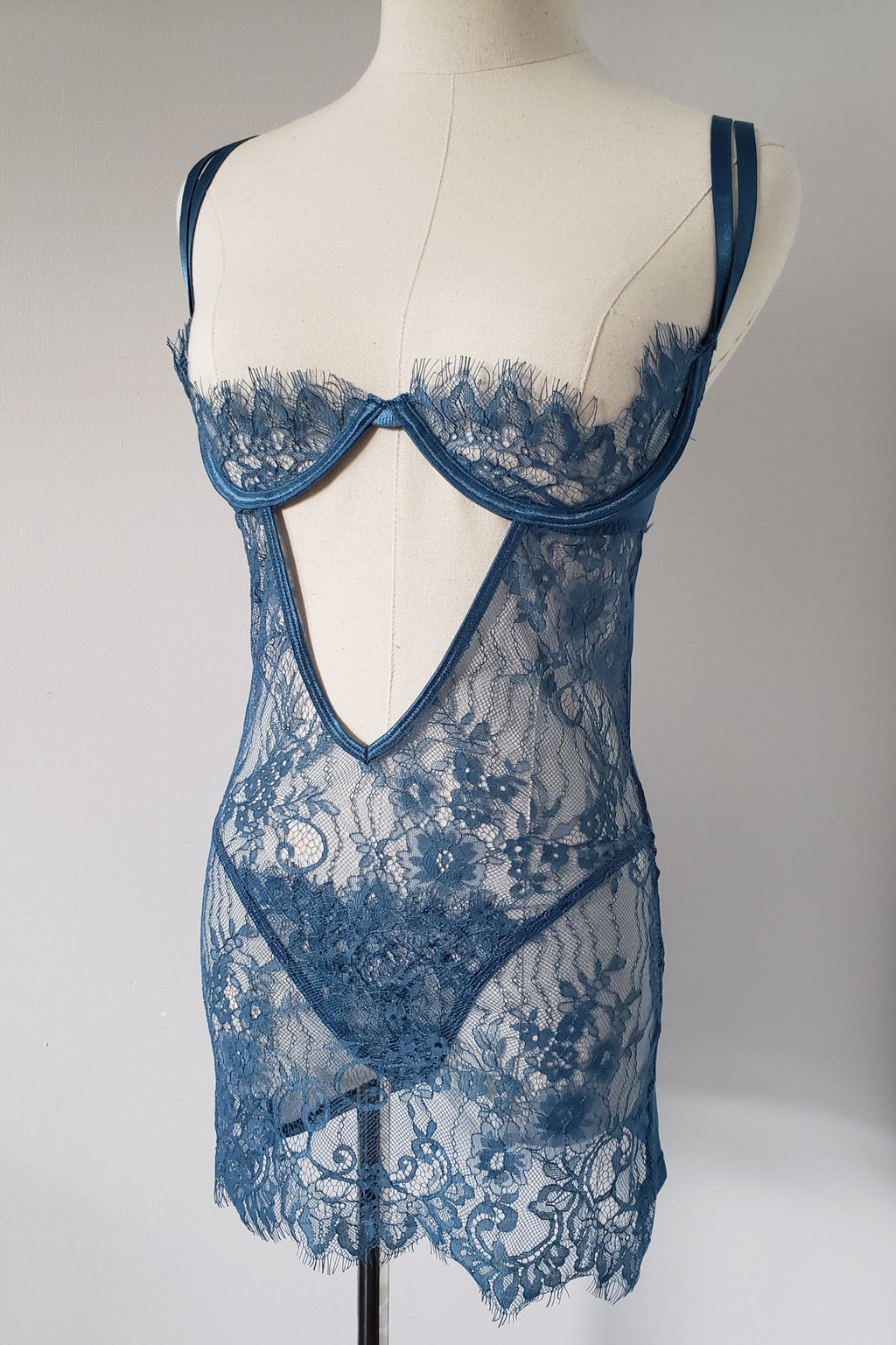 Teal Lace Shelf Set image 0