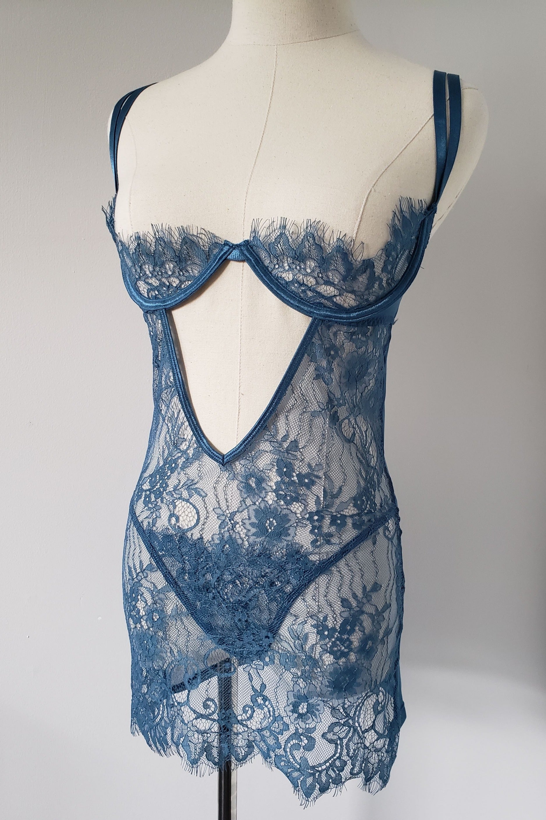 Teal Lace Shelf Set image 0