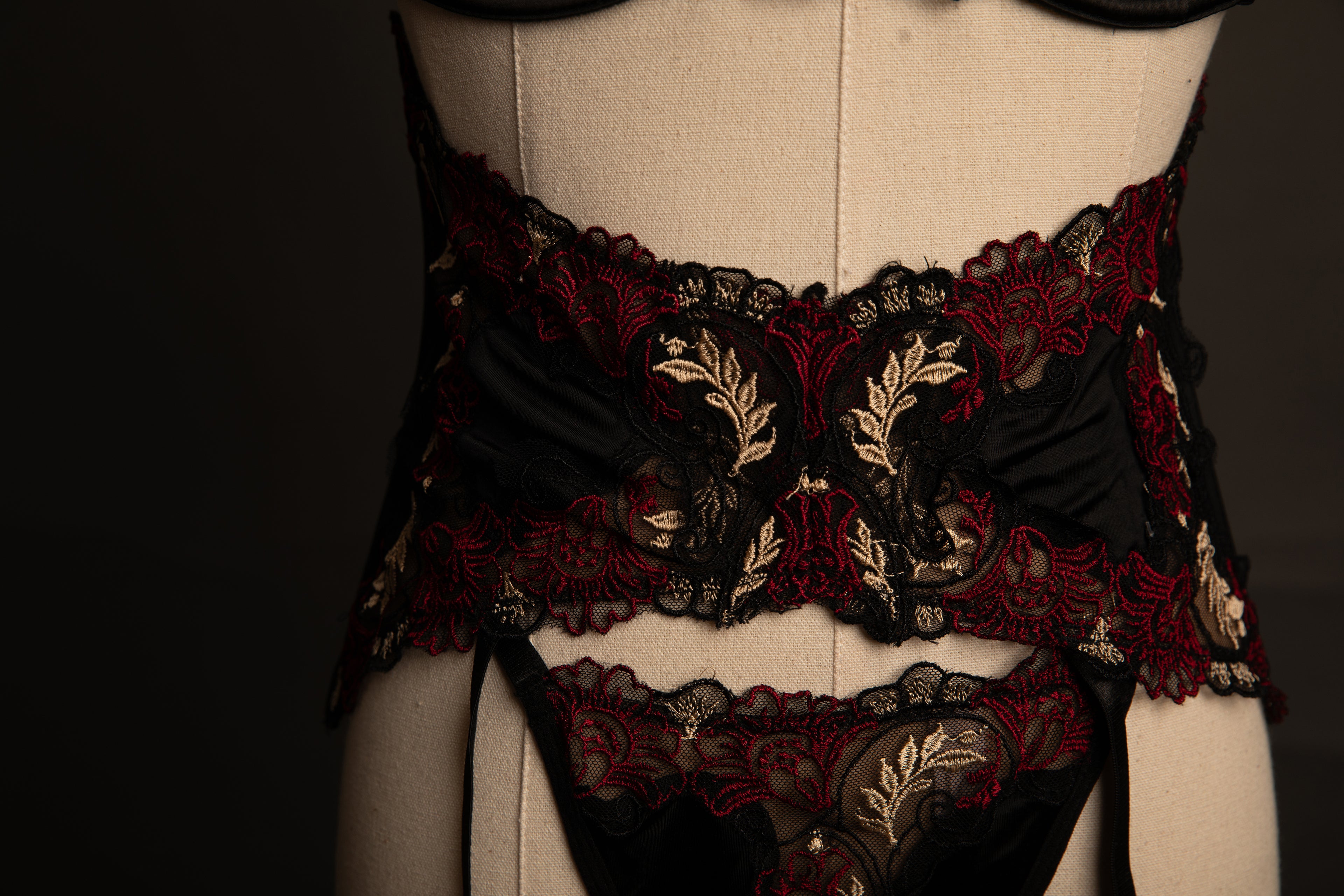 Esmeralda Garter Set in Black