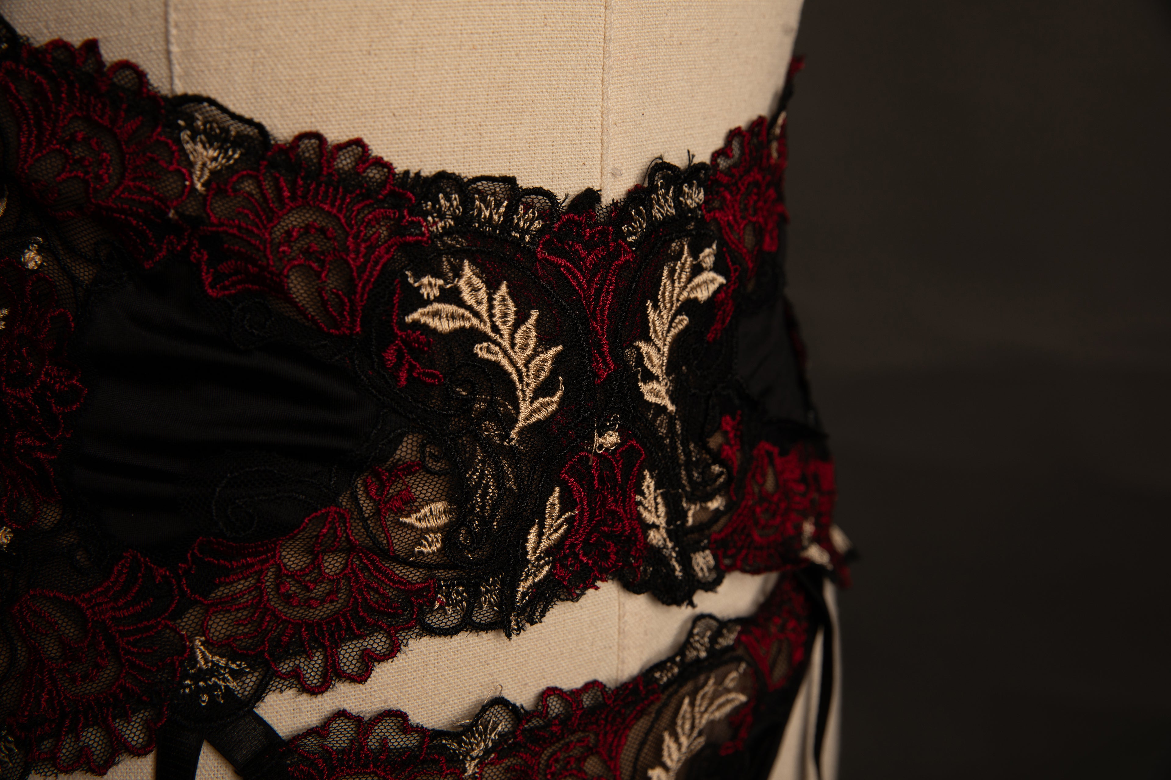 Esmeralda Garter Set in Black