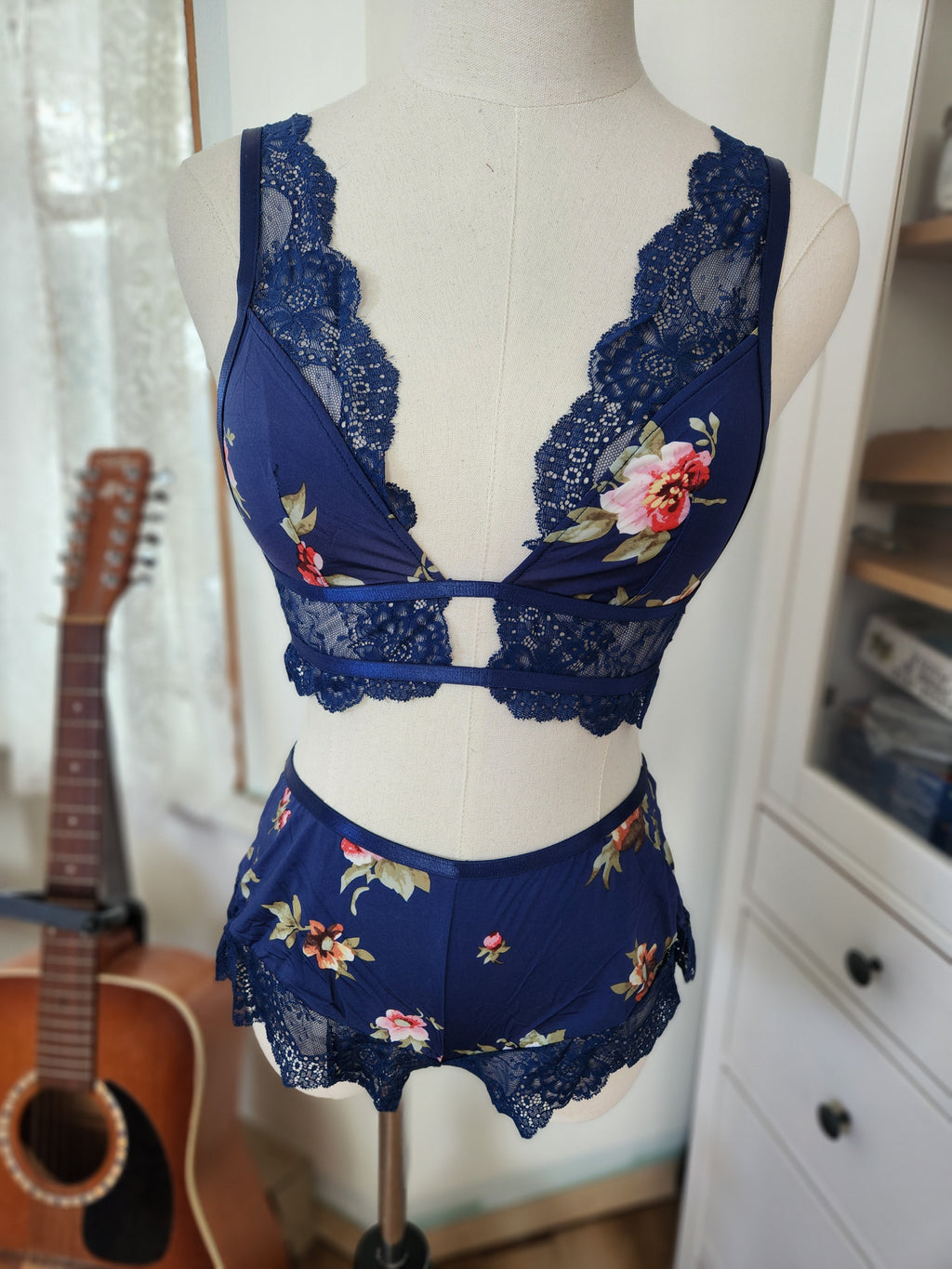 Naeva Bralette Set in Navy Floral image 4
