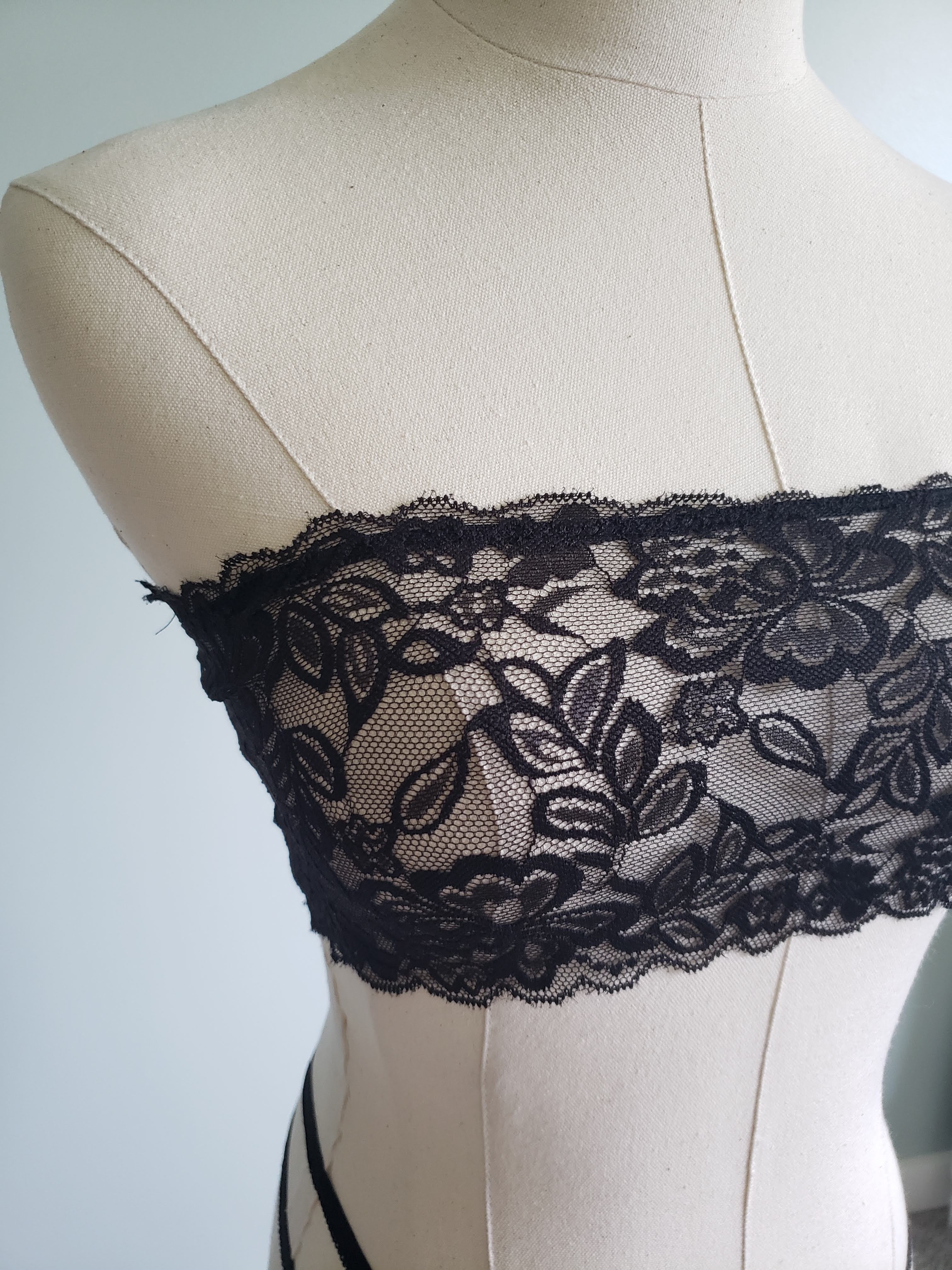 Lace Bandeau and Thong Set in Black image 1